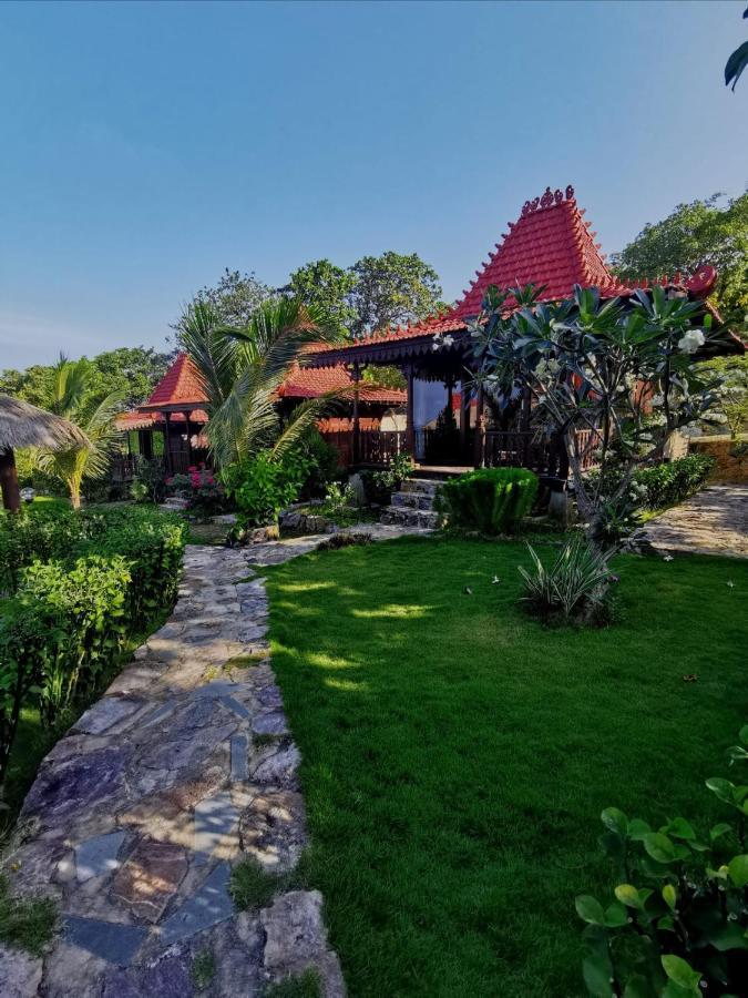 Mirabelle Joglo Village Karimunjawa Εξωτερικό φωτογραφία