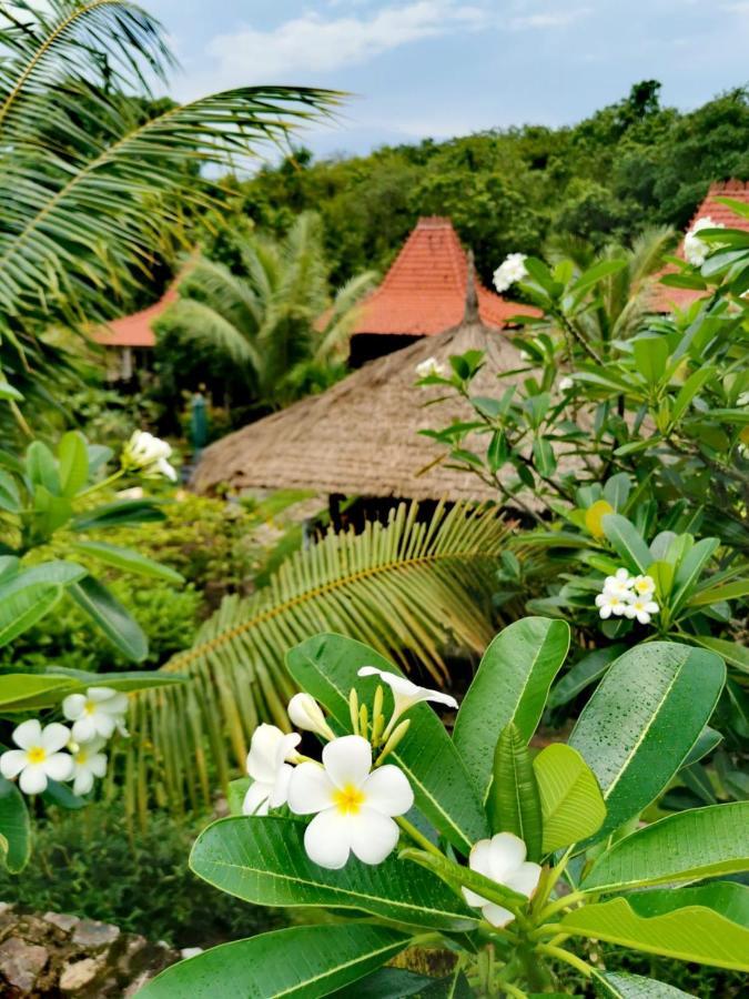 Mirabelle Joglo Village Karimunjawa Εξωτερικό φωτογραφία